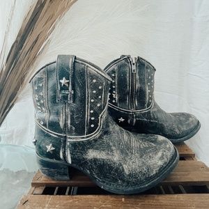 Steve Madden Vintage Distressed Western Boot - 6